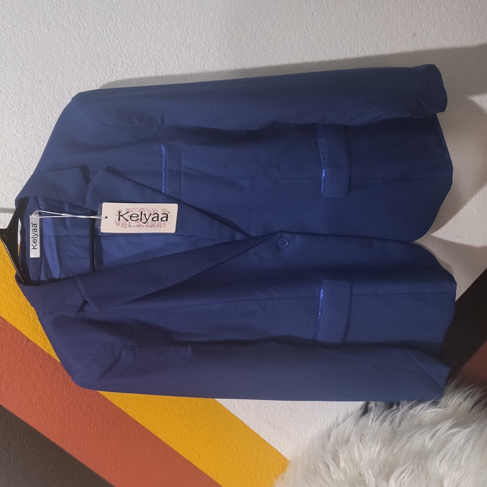 Kelyaa, suits y Blazers.  Blue Blazers.  For men.